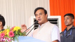 हिमंत बिस्वा सरमा के नेतृत्व वाली असम सरकार ने एनआरसी के लिए आवेदन नहीं करने वाले लोगों को आधार कार्ड नहीं देने की घोषणा की है