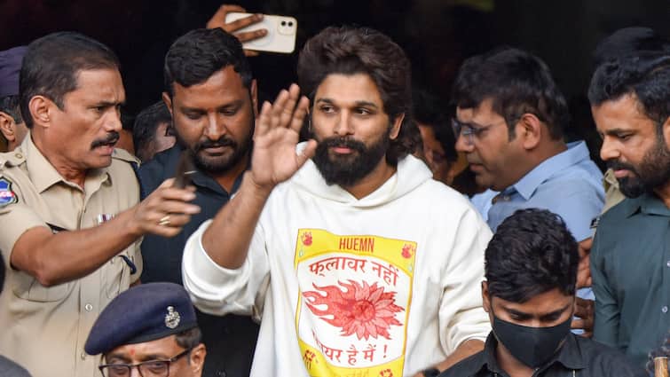 तेलंगाना पुलिस ने भगदड़ के लिए अभिनेता अल्लू अर्जुन को जिम्मेदार ठहराया है