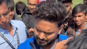 रणजी ट्रॉफी में वापसी पर ऋषभ पंत ने प्रशंसकों से मुलाकात की और उन्हें ऑटोग्राफ दिए, यहां जानें नवीनतम खेल समाचार