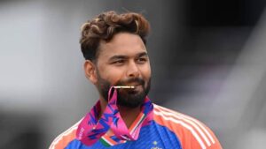 चैंपियंस ट्रॉफी की भारतीय टीम में जगह बनाने के बाद ऋषभ पंत आईपीएल 2025 के लिए लखनऊ सुपर जाइंट्स के कप्तान बनने के लिए तैयार हैं।
