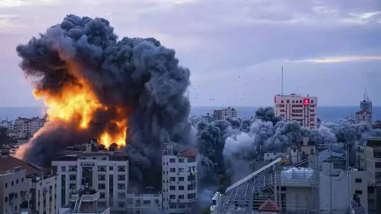 हमास के अधिकारियों ने इजरायल पर गाजा को सहायता वितरण में देरी करने का आरोप लगाया कि यह बंधकों की रिहाई को प्रभावित कर सकता है Vayan स ने दी दी दी इज को कसना