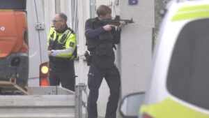 जर्मनी कोर्ट के बाहर की शूटिंग के मुक्केबाज बेसार निमनी हत्या के मामले प्रमुख पुलिस ऑपरेशन चल रहा है