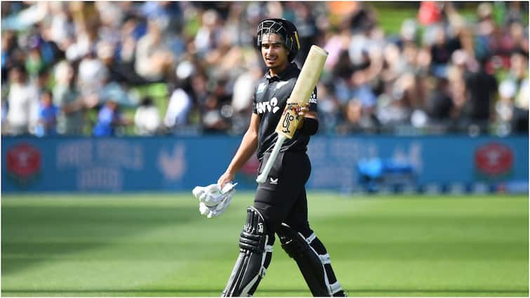 पाकिस्तानी क्रिकेटर के बेटे ने न्यूजीलैंड के लिए किया ODI डेब्यू, बना दिया वर्ल्ड रिकॉर्ड