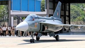 आसमान में हुंकार भरने को तैयार तेजस! मार्च में मिलेगा पहला 99 एफ-404 इंजन, IAF को मिली बड़ी राहत