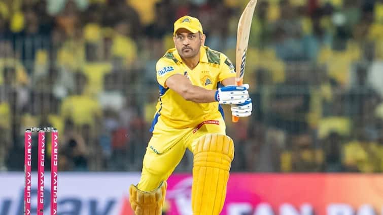 CSK पर बोझ बन रहे हैं धोनी? क्यों करते हैं 8-9 नंबर पर बैटिंग; चेन्नई के कोच ने किया खुलासा