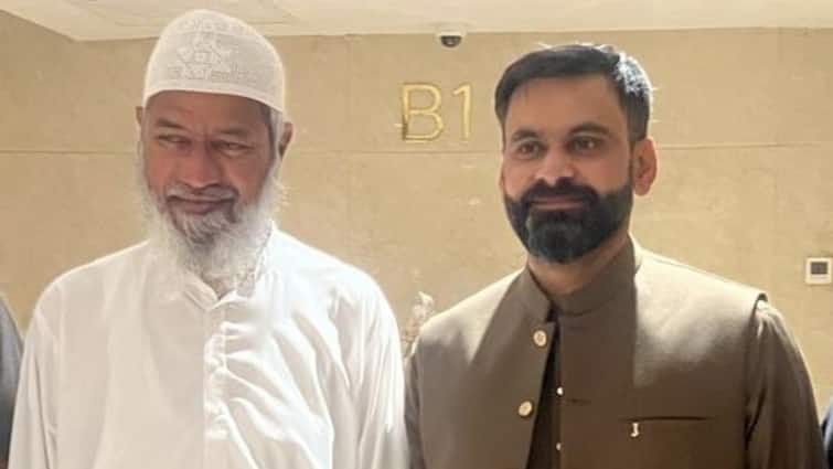 भारत के खिलाफ जहर उगलने वाले जाकिर नाइक से मिला पाकिस्तानी क्रिकेटर, फैंस ने लगाई क्लास