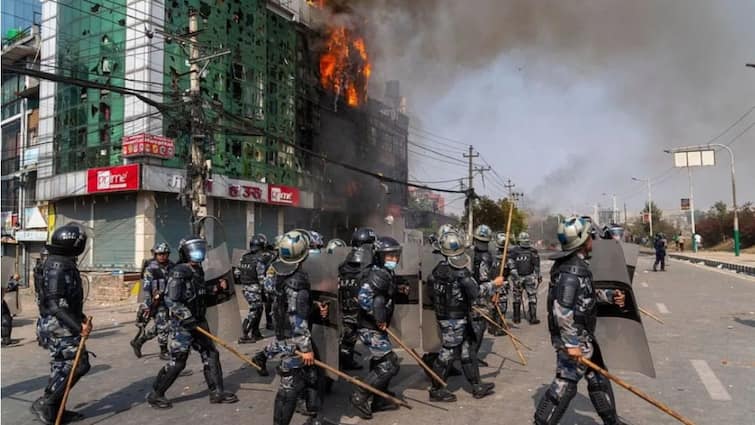 काठमांडू की भाट-भटेनी सुपरमार्केट में 1 करोड़ की लूट, प्रदर्शनकारियों ने पलभर में किया सब साफ