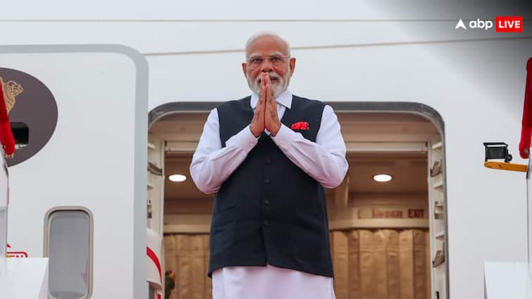 7 साल बाद चीन पहुंचे PM मोदी, राष्ट्रपति शी जिनपिंग के साथ कल करेंगे द्विपक्षीय बैठक