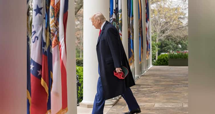 डोनाल्ड ट्रंप का बड़ा एक्शन, अब लेबर स्टेटिस्टिक्स चीफ को कर दिया बर्खास्त, जानें क्यों उठाया य