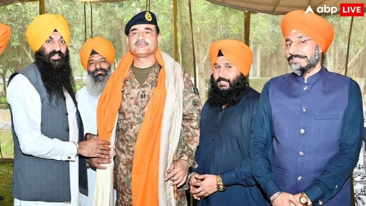 आसिम मुनीर को भगवा शॉल किसने और क्यों पहनाई? वायरल हुआ पाकिस्तान के फील्ड मार्शल का वीडियो