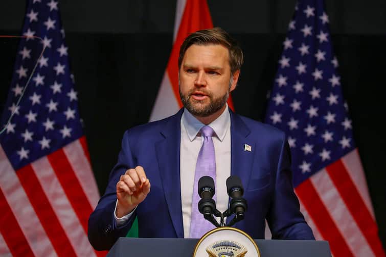 रूसी तेल खरीदने पर चीन पर क्यों नहीं लगाई पेनल्टी? जे डी वेंस बोले- उसकी बात अलग है, ट्रंप ने..