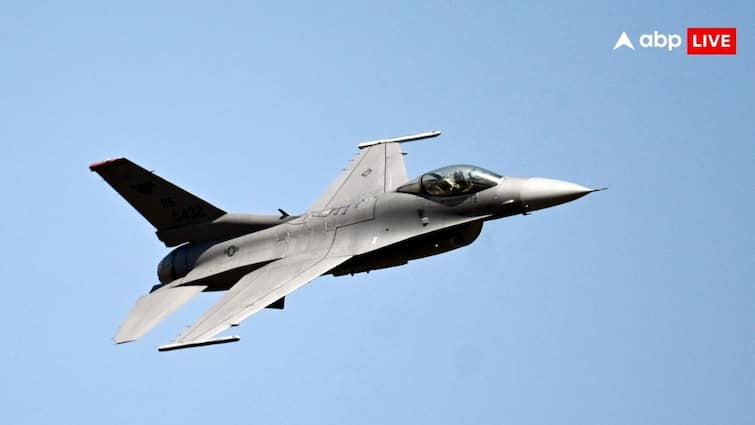 कितना खतरनाक है अमेरिका का F-16 फाइटर जेट, जो पोलैंड एयरशो में लैंडिंग के दौरान हुआ क्रैश; पाकि