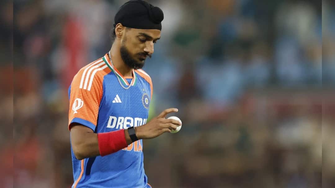 पहले अर्शदीप-हर्षित ने गेंद से बरपाया कहर, फिर गायकवाड़ के शतक ने बांधा समा