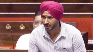 AAP छोड़कर भाजपा में गए हरभजन सिंह ने पंजाब सरकार के खिलाफ खोला मोर्चा, हाई कोर्ट पहुंचे