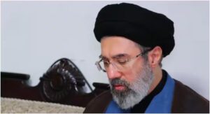 क्या ईरान के नए सुप्रीम लीडर मुजतबा खामेनेई की हो गई मौत? मशहद में लगी पेंटिंग ने मचाई हलचल