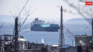 सीजफायर के बाद पहली बार स्ट्रेट ऑफ होर्मुज से जहाज गुजरने की ईरान ने दी अनुमति