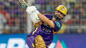 मोहसिन खान ने 5 विकेट लेकर रचा इतिहास, KKR के लिए अकेले लड़ते रहे रिंकू सिंह