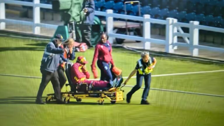 T20 World Cup के वार्म-अप मैच में बुरी तरह चोटिल हुई स्टार खिलाड़ी, स्ट्रेचर पर ले जाया गया बाहर T20 World Cup के वार्म-अप मैच में बुरी तरह चोटिल हुई स्टार खिलाड़ी, स्ट्रेचर पर ले जाया गया बाहर