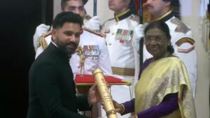 जिस दिन किया था डेब्यू, उसी दिन पद्मश्री से सम्मानित किए गए रोहित शर्मा जिस दिन किया था डेब्यू, उसी दिन पद्मश्री से सम्मानित किए गए रोहित शर्मा