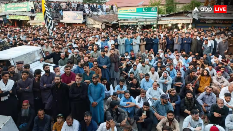 रावलकोट में PAK सेना और रेंजर्स की बर्बरता, हक मांग रहे कश्मीरियों को गोलियों से भूना रावलकोट में PAK सेना और रेंजर्स की बर्बरता, हक मांग रहे कश्मीरियों को गोलियों से भूना