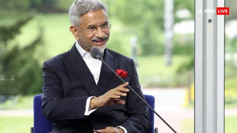 आपके हथियारों से हम बन रहे शिकार, रूस संग दोस्ती पर घेरने वाले यूरोप को जयशंकर ने कराया चुप आपके हथियारों से हम बन रहे शिकार, रूस संग दोस्ती पर घेरने वाले यूरोप को जयशंकर ने कराया चुप