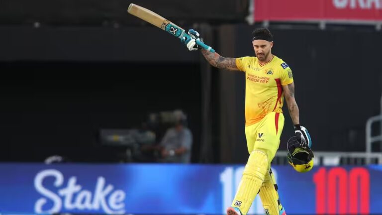 CSK की टीम ने मचाई तबाही, फाफ डु प्लेसिस ने ऐतिहासिक शतक ठोक रचा इतिहास; DC की टीम को हराया