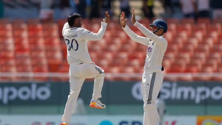 कितने अमीर हैं मानव सुथार, BCCI से कितनी सैलरी मिलती है? IPL से करते हैं लाखों की कमाई कितने अमीर हैं मानव सुथार, BCCI से कितनी सैलरी मिलती है? IPL से करते हैं लाखों की कमाई