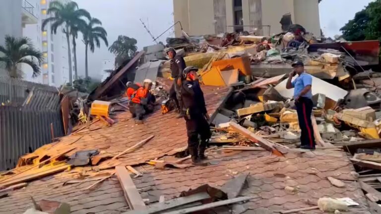 Venezuela Earthquake: धरती हिली, इमारतें गिरीं, वेनेजुएला में भूकंप की तबाही का लाइव मंजर Venezuela Earthquake: धरती हिली, इमारतें गिरीं, वेनेजुएला में भूकंप की तबाही का लाइव मंजर