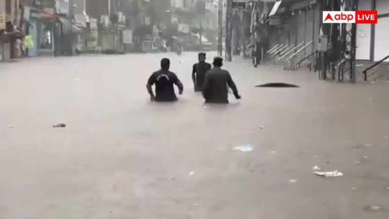 एक्सप्रेसवे से लेकर बिल्डिंग पानी में डूबी, 36 घंटे की बारिश से रावलपिंडी बेहाल