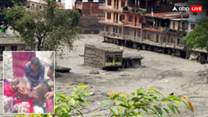 नेपाल बाढ़ः दो दिन मिट्टी में दबी रही बच्ची, चमत्कारिक रूप से जिंदा निकली नेपाल बाढ़ः दो दिन मिट्टी में दबी रही बच्ची, चमत्कारिक रूप से जिंदा निकली