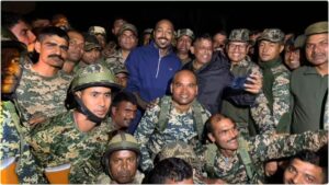हार्दिक पांड्या ने BSF जवानों के साथ किया पोज, वायरल तस्वीरों से लूटी महफिल 