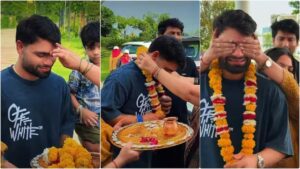 चैंपियन कप्तान रिंकू सिंह का घर पहुंचने पर ग्रैंड वेलकम, बहन ने दिया सरप्राइज चैंपियन कप्तान रिंकू सिंह का घर पहुंचने पर ग्रैंड वेलकम, बहन ने दिया सरप्राइज